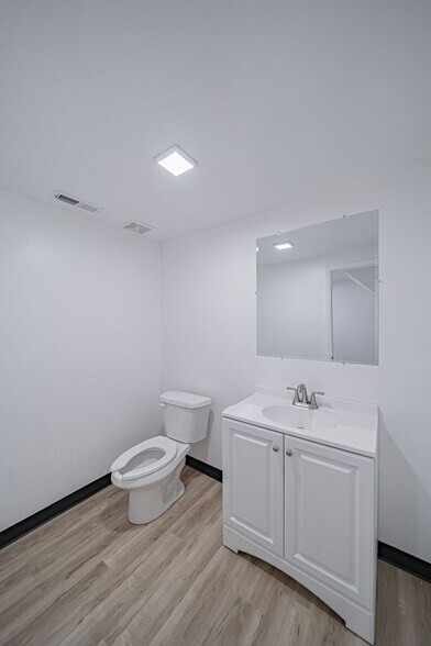 More Photos Of 27 NW Main St, Blackfoot Storefront Retail Office For Sale