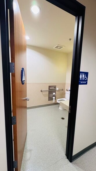 More Photos Of 13768 Roswell Ave, Chino Medical For Lease