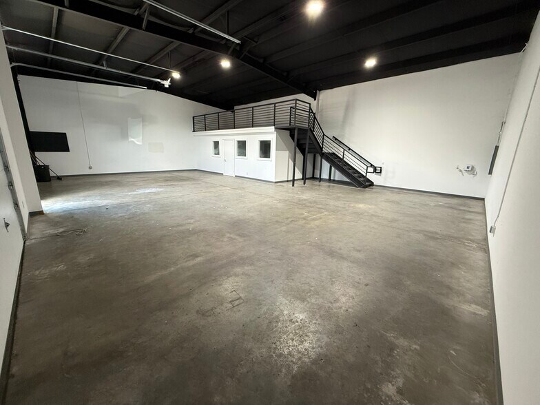 More Photos Of 221 Baker Rd, Houston Manufacturing For Lease