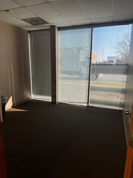 More Photos Of 1810 Estes Ave, Elk Grove Village Warehouse For Lease