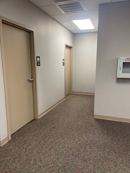 More Photos Of 1710 E Arlington Blvd, Greenville Office Residential For Lease