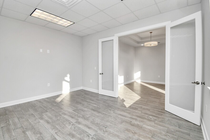 More Photos Of 830 Julie Rivers Dr, Sugar Land Unknown For Lease