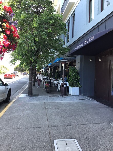 More Photos Of 681 Bridgeway, Sausalito General Retail For Sale