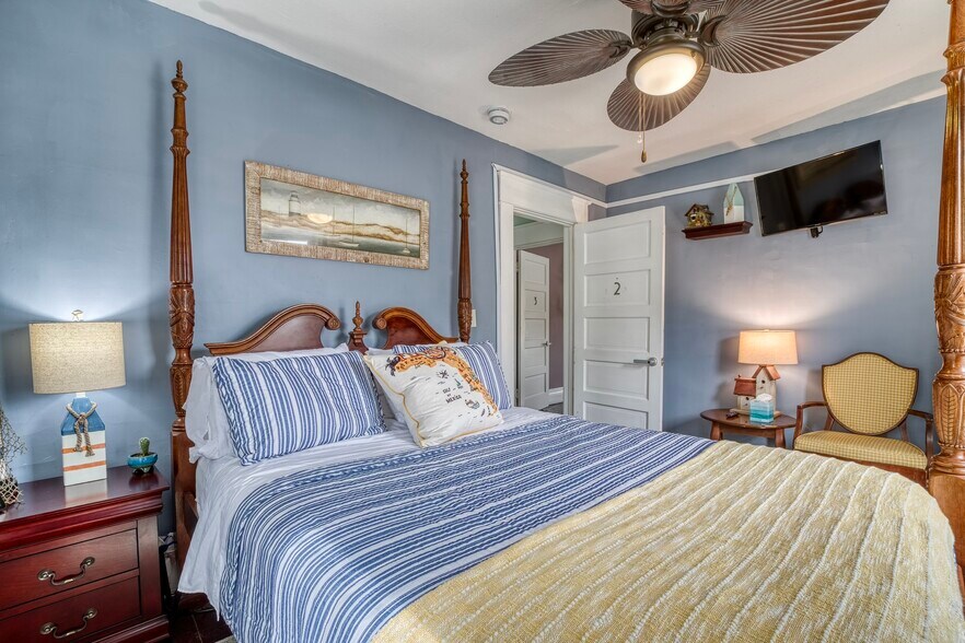 More Photos Of 304 15th St W, Bradenton Specialty For Sale