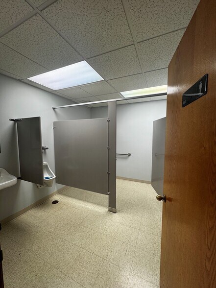 More Photos Of 10834 Old Mill Rd, Omaha Office For Lease