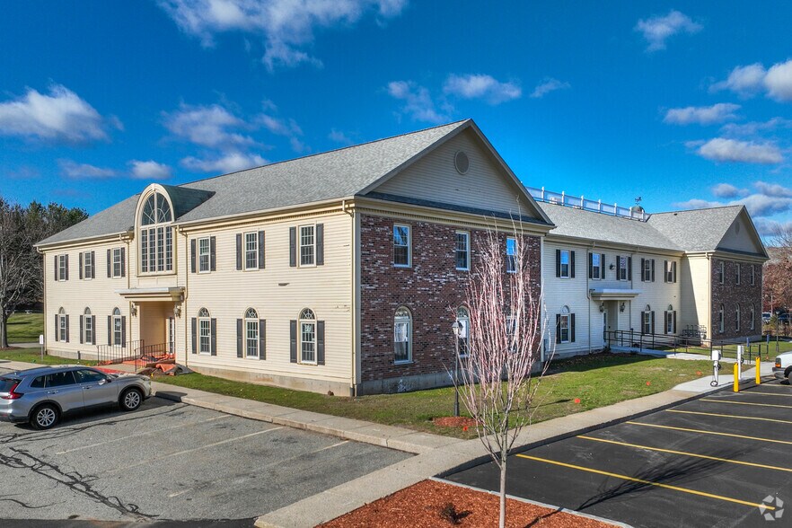 Primary Photo Of 3 Meeting House Rd, Chelmsford Apartments For Lease