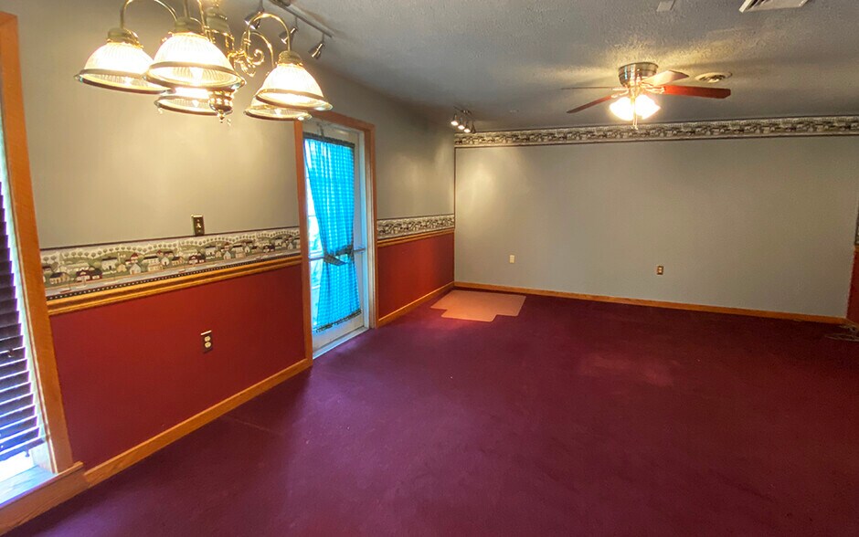 More Photos Of 550 N Mountain Rd, Harrisburg Freestanding For Lease