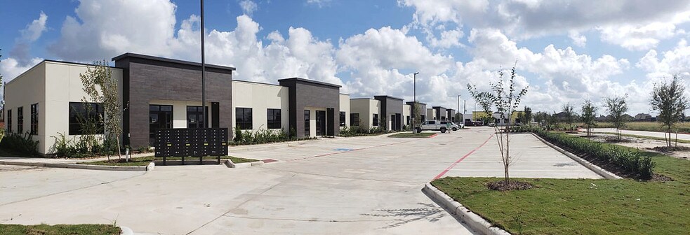 More Photos Of 8118 Fry Rd, Cypress Unknown For Lease