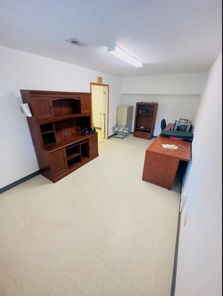 More Photos Of 169 Carol Dr, Pollok Flex For Sale