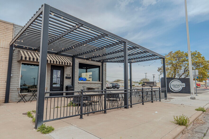 Primary Photo Of 109 N Main St, Seminole Restaurant For Sale