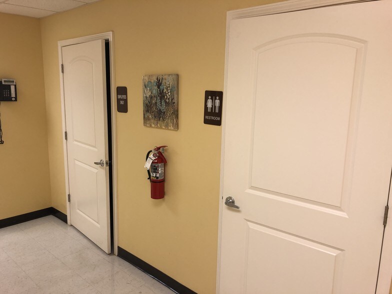 More Photos Of 1000-1099 Vendall Rd, Dyersburg General Retail For Lease