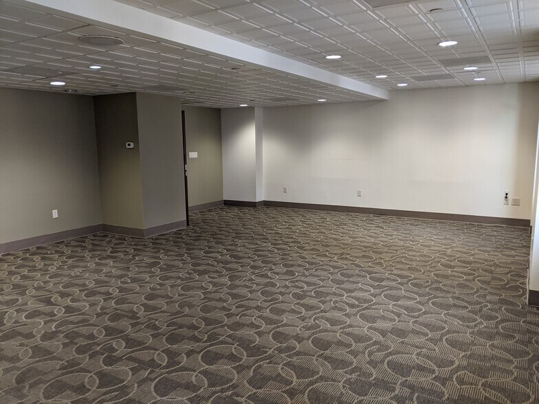 More Photos Of 112 S Tryon St, Charlotte Office Residential For Sale