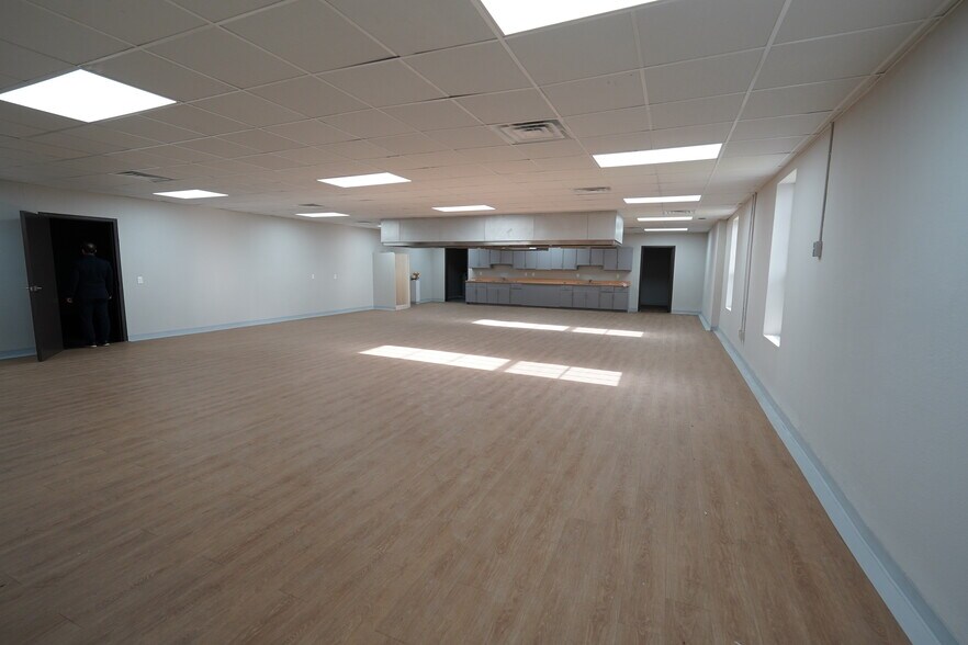 More Photos Of 1800 Tulane St, Beaumont Schools For Lease