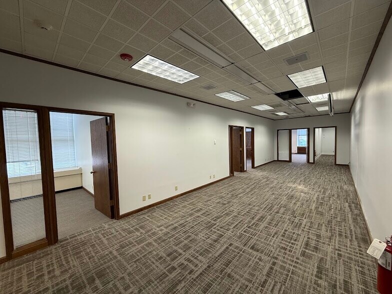 More Photos Of 100 N Salina St, Syracuse Office For Lease
