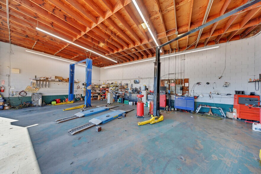 More Photos Of 4401 Beverly Blvd, Los Angeles Auto Repair For Sale