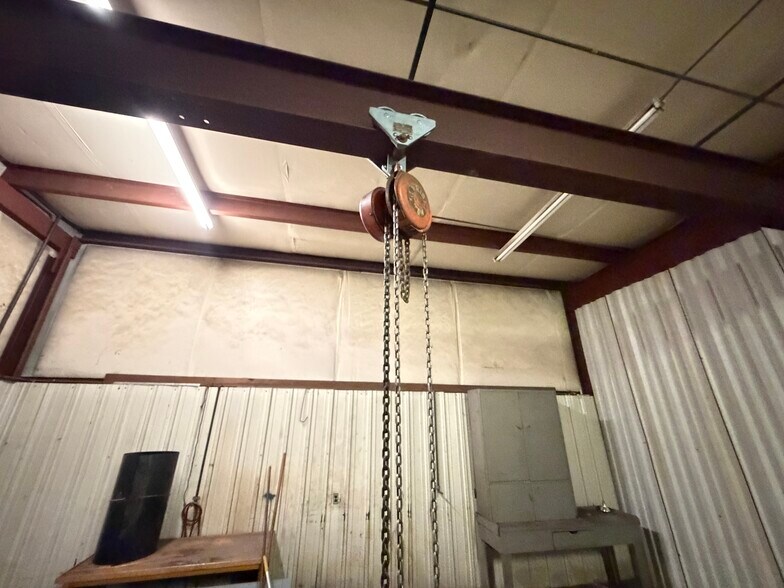 More Photos Of 403 W 2nd St, Sand Springs Manufacturing For Sale