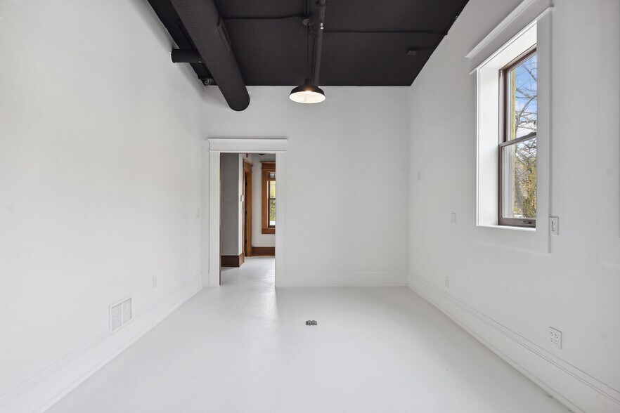 More Photos Of 244 Water St, Excelsior Storefront Retail Office For Lease