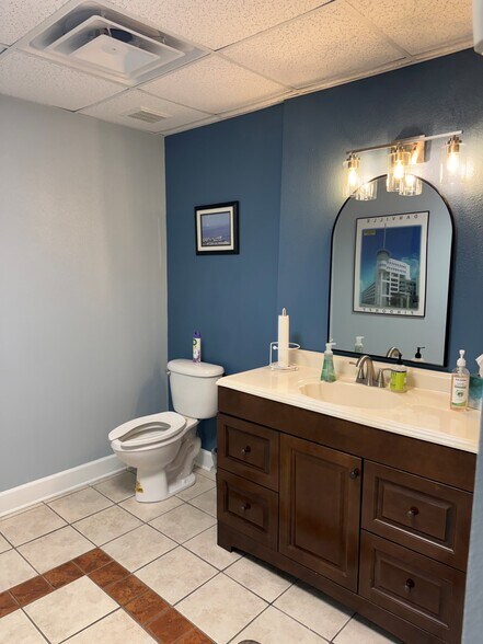 More Photos Of 502-506 Jefferson St, Tallahassee Office For Sale