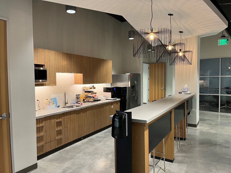 More Photos Of 10355 S Jordan Pky, South Jordan Office For Lease