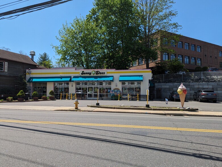 More Photos Of 30 Riverside Ave, Westport Storefront For Sale