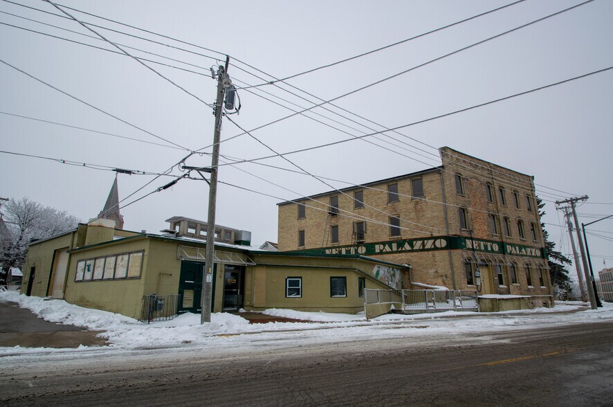 More Photos Of 300 4th St, Algoma Apartments For Sale