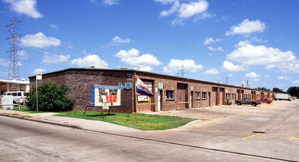 More Photos Of 11430 Bissonnet St, Houston Warehouse For Lease