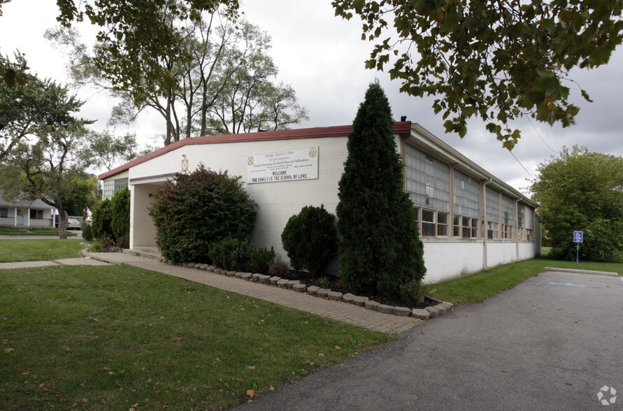 Primary Photo Of 22021 Memphis Ave, Warren Lodge Meeting Hall For Sale