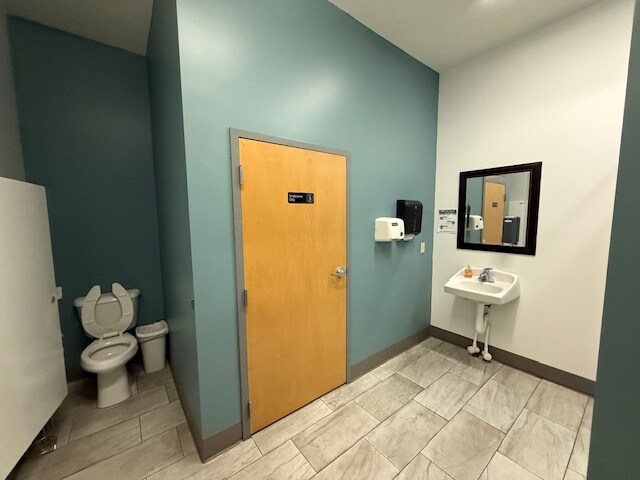 More Photos Of 1301 W 1st St, Springfield Medical For Lease