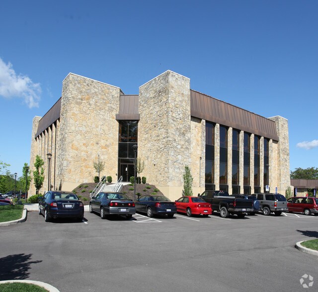 More Photos Of 400 Sugar Camp Cir, Dayton Loft Creative Space For Sale