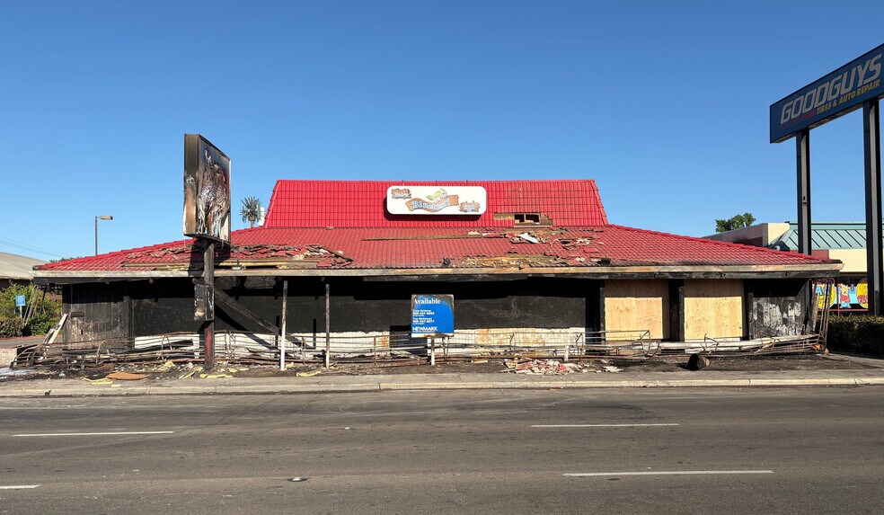 Primary Photo Of 3851 N Blackstone Ave, Fresno Restaurant For Sale