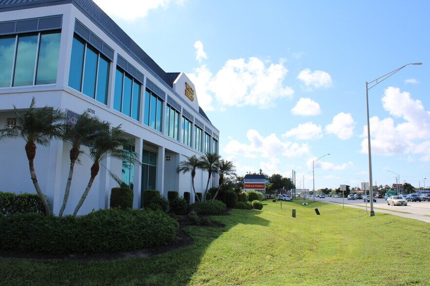 More Photos Of 12751 S Cleveland Ave, Fort Myers Medical For Lease
