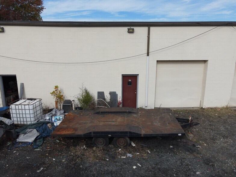 More Photos Of 4006 Leonard Dr, Fredericksburg Warehouse For Lease