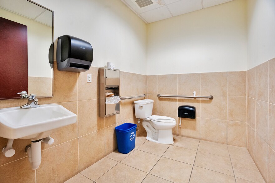 More Photos Of 177 Montgomery Rd, Altamonte Springs Medical For Sale