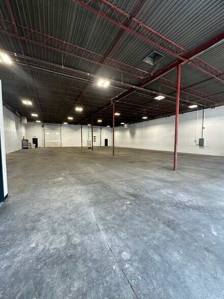 More Photos Of 5608 Burbank Cres SE, Calgary Warehouse For Lease