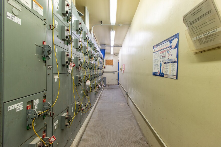 More Photos Of 310 Cypress Rd, Ocala Manufacturing For Sale