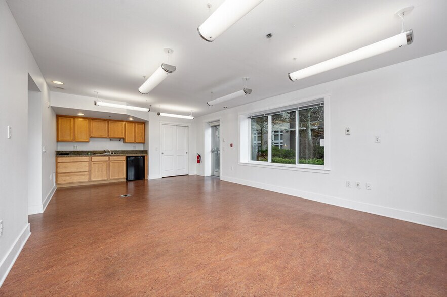 More Photos Of 1015 Railroad Ave, Bellingham Apartments For Sale