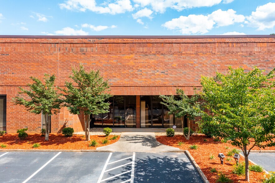 More Photos Of 6610 Bay Cir, Peachtree Corners Warehouse For Lease