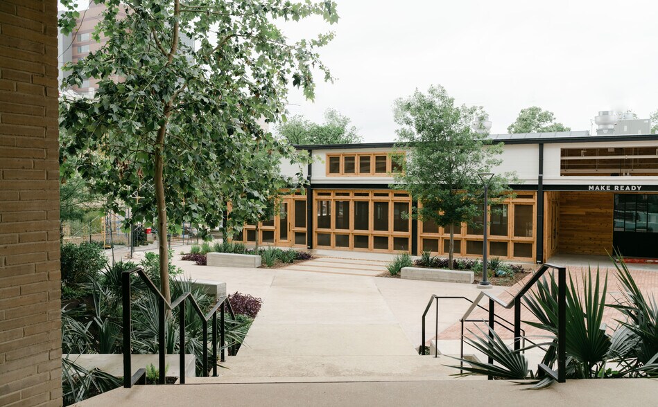 More Photos Of 711 Broadway St, San Antonio Office For Lease