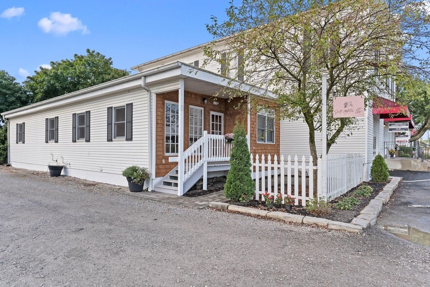 More Photos Of 1550 Lewis Center Rd, Lewis Center Freestanding For Sale