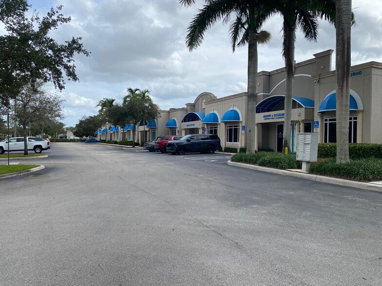 More Photos Of 2800 W State Road 84, Fort Lauderdale Showroom For Sale