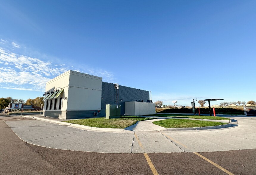 More Photos Of 5120 E Arrowhead Pky, Sioux Falls Fast Food For Sale