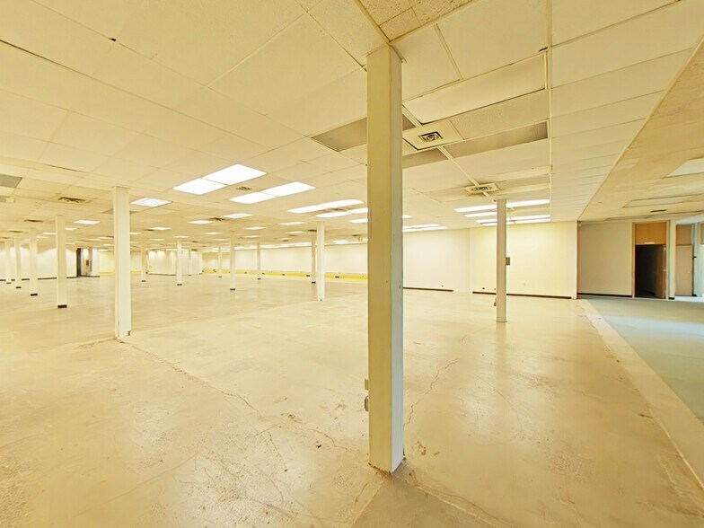 More Photos Of 6400 Monroe Blvd, Taylor Industrial For Sale