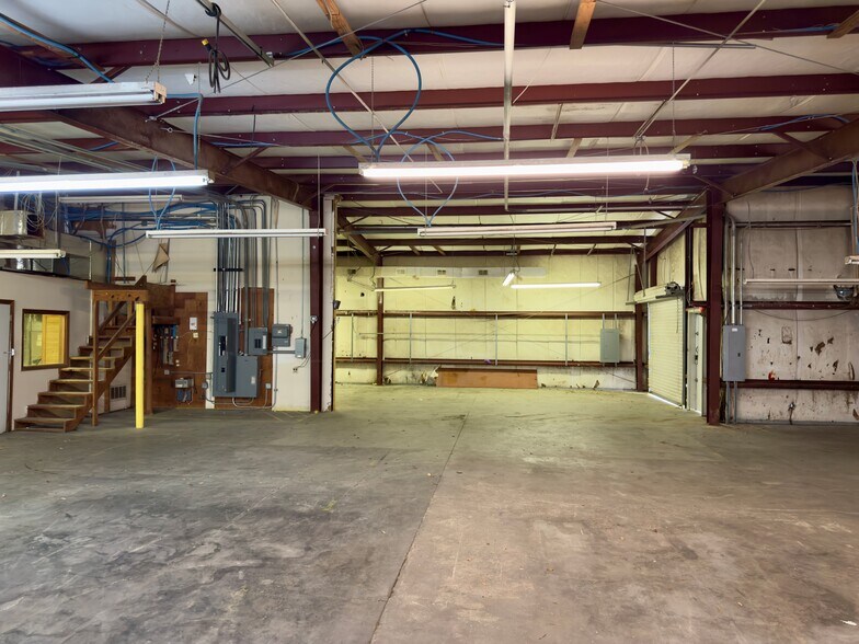 More Photos Of 3885 N Palafox Hwy, Pensacola Warehouse For Sale