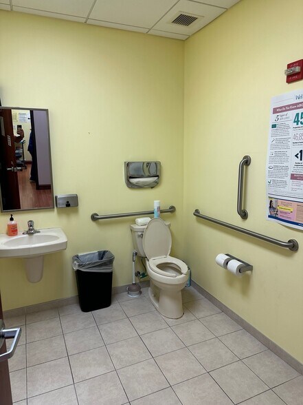 More Photos Of 19785 Crystal Rock Dr, Germantown Medical For Lease