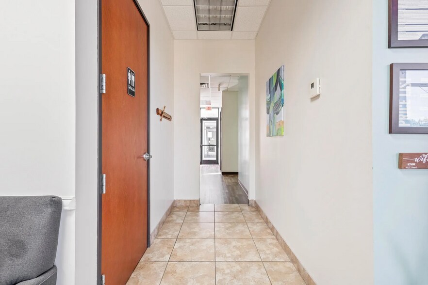 More Photos Of 16515 S 40th St, Phoenix Office For Sale