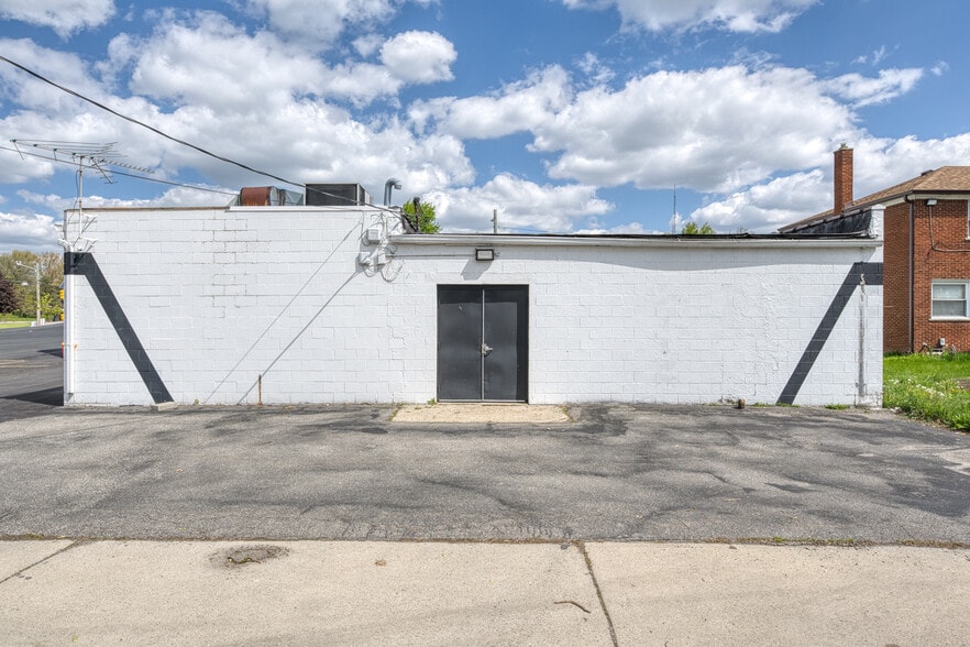 More Photos Of 20825 Plymouth Rd, Detroit Medical For Sale