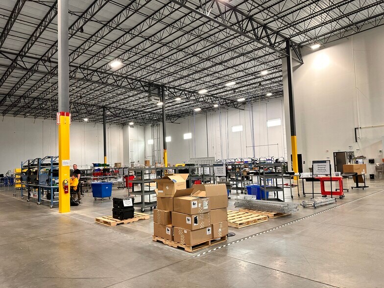 More Photos Of 5325 Seerley Rd, Indianapolis Distribution For Lease