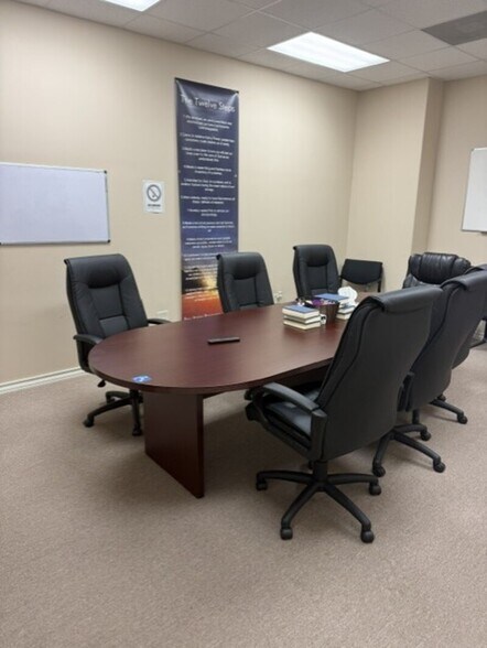 More Photos Of 2915 S Sam Houston Pky E, Houston Unknown For Lease