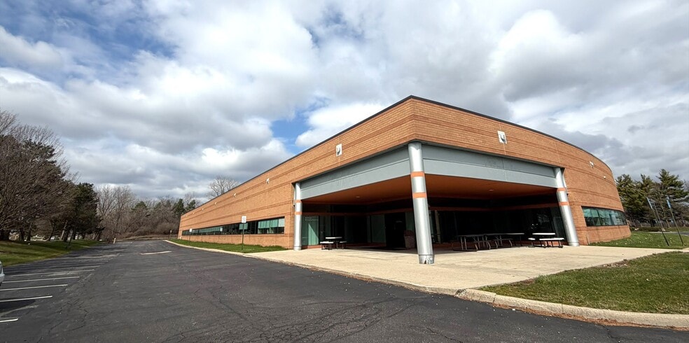More Photos Of 2998 Waterview Dr, Rochester Hills Research And Development For Sale