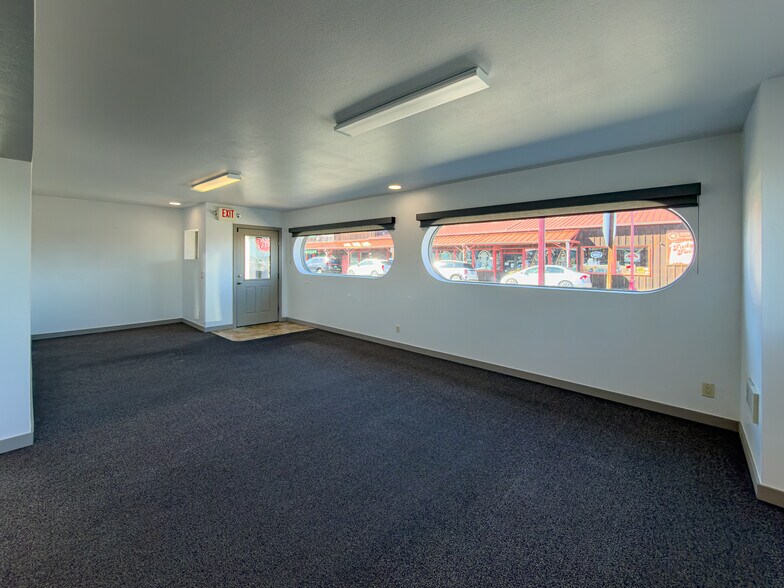 More Photos Of 125 Baltimore Ave SE, Bandon General Retail For Sale